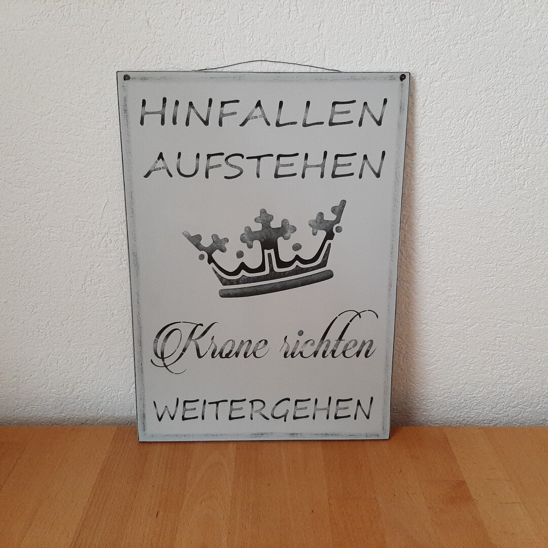 Holzschild "Hinfallen, Aufstehen"