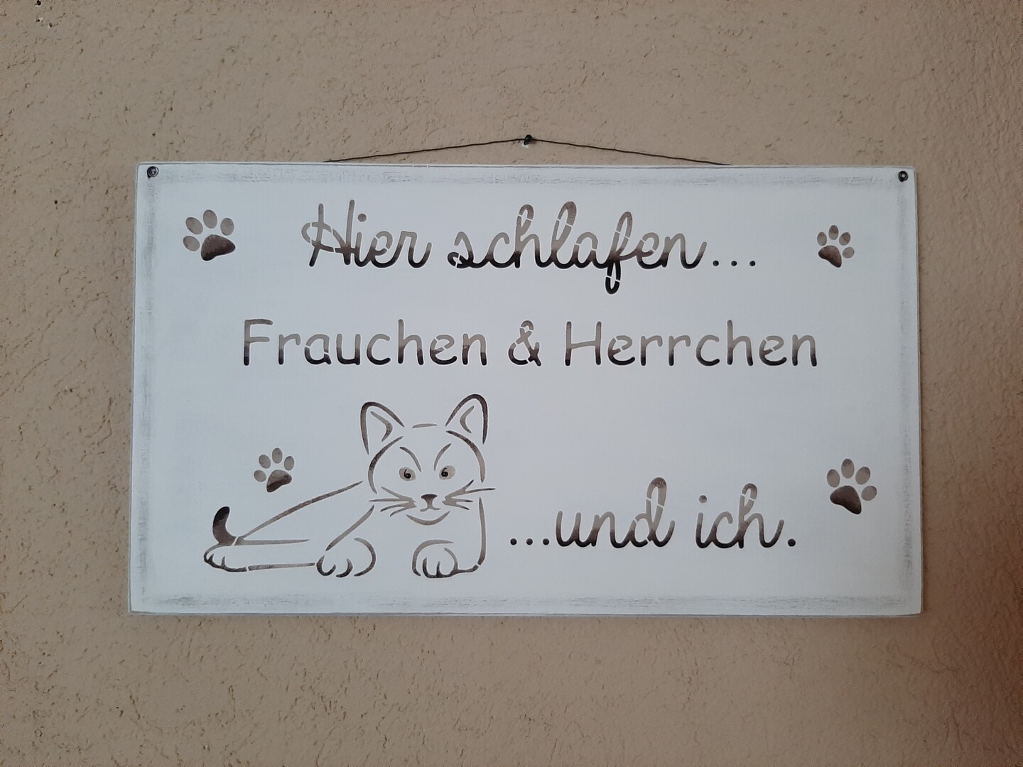 Holzschild "Hier schlafen"